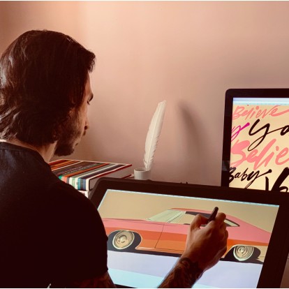 Greek Spirit: O Έλληνας σχεδιαστής Spiroς Halaris μας μιλάει για την ολοκαίνουρια συνεργασία του με τον οίκο Pennyblack