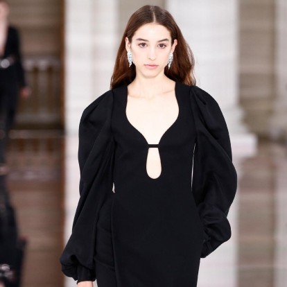 London Fashion Week: Εντυπωσίασαν Victoria Beckham και Richard Quinn με τα κομψά και ανατρεπτικά shows τους 