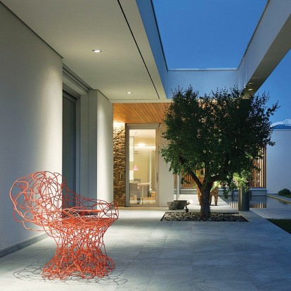 Minimalistic Dream: Σε μια ειδυλλιακή τοποθεσία στην Ιταλία, η Villa Geef παραδίδει μαθήματα αισθητικής και αφαιρετικής διάθεσης 