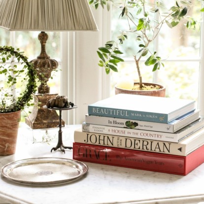 5 υπέροχα ρομαντικά μυθιστορήματα που θα σας κρατήσουν την απόλυτη συντροφιά μένοντας σπίτι 