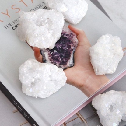 Η σημασία των κρυστάλλων και πώς να τους εντάξετε στον χώρο σας για να φέρετε τη θετική ενέργεια