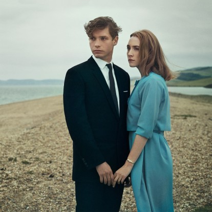 Οι πιο iconic ταινίες & σειρές εποχής που αξίζει να δείτε στο Netflix όταν βρίσκεστε σπίτι 