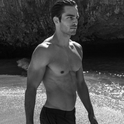 Ταξιδέψτε σε ένα ονειρεμένο σκηνικό με τη νέα καμπάνια για το άρωμα του Giorgio Armani 