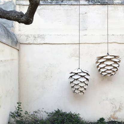 Φωτιστικά σε σχήμα κουκουναριού 