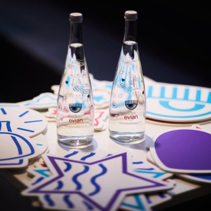 Η Chiara Ferragni σχεδιάζει για την Evian 