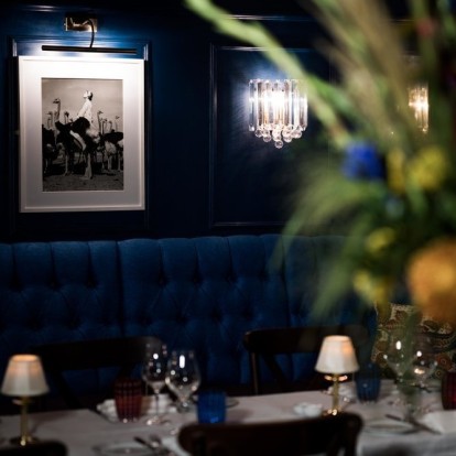 Ένα extravagant φιλανθρωπικό δείπνο στο Albert’s Club του Λονδίνου