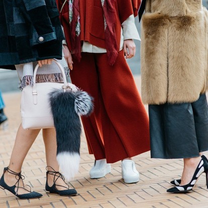 Η μετάβαση από τα ανοιχτά στα κλειστά παπούτσια