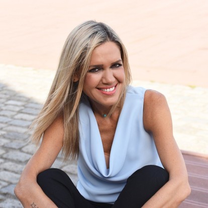 Editor of the day Σύνθια Σάπικα: «Ο νέος μου εαυτός φοράει μόνο ό,τι πλένεται...»