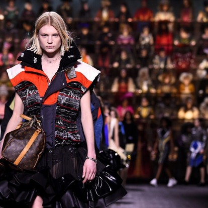 Πώς ο οίκος Louis Vuitton & άλλα γνωστά γαλλικά fashion brands συμβάλλουν στη «μάχη» κατά του κορωνοϊού 