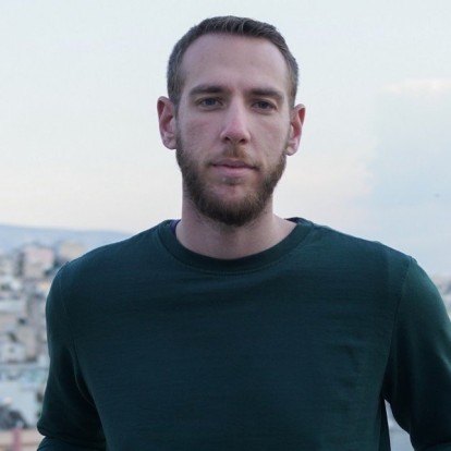 «Όταν κοιμάσαι ο κόσμος αδειάζει»: Παρακολουθήστε το νέο film του βραβευμένου με Χρυσό Φοίνικα, Βασίλη Κεκάτου 