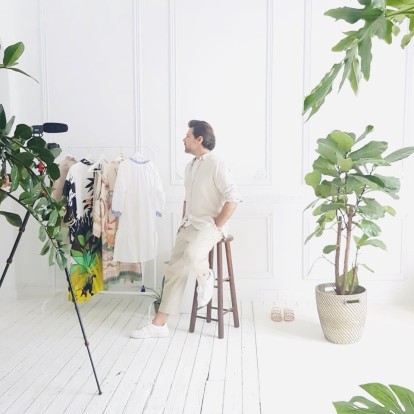 Ο fashion editor Στέφανος Μάλαμας αποκαλύπτει όλα τα διαχρονικά must-have items που χρειαζόμαστε στην καλοκαιρινή μας γκαρνταρόμπα 