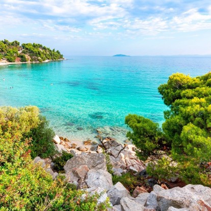 Summer Holidays: 5 παραλίες στη Χαλκιδική με γαλάζια νερά & χωρίς συνωστισμό που ανυπομονούμε να επισκεφτούμε ξανά 