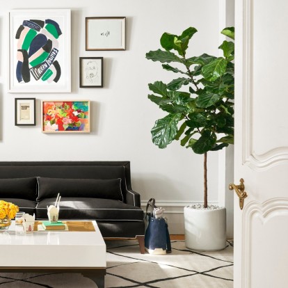 Η director της Nitra Gallery, Αλίκη Τσιρλιάγκου, μας δείχνει βήμα-βήμα πώς να δημιουργήσουμε το τέλειο gallery wall στο σπίτι 