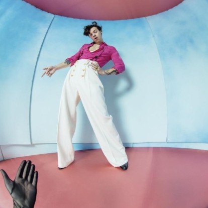 Watermelon Sugar: To νέο βίντεο κλιπ του Harry Styles αποτελεί ωδή στον φετινό Μάιο 