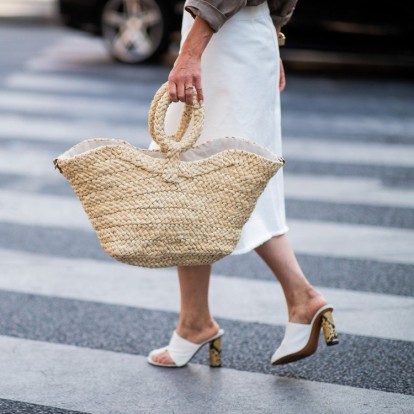 Αυτά είναι τα μόνα ψάθινα καλάθια που μπορείτε να κρατάτε στην πόλη & την παραλία το φετινό καλοκαίρι  