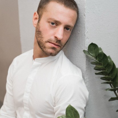 Ο Μιχάλης Συριόπουλος μας εκμυστηρεύεται γιατί το να είσαι ηθοποιός αποτελεί τεράστια ευλογία 