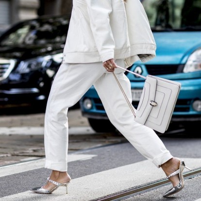 White denim: 5 τρόποι για να αναδείξετε την πιο chic εκδοχή του τζιν υφάσματος 