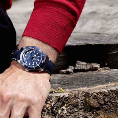 H TUDOR παρουσιάζει τη νέα έκδοση «Navy Blue» του εμβληματικού καταδυτικού μοντέλου της Black Bay Fifty-Eight
