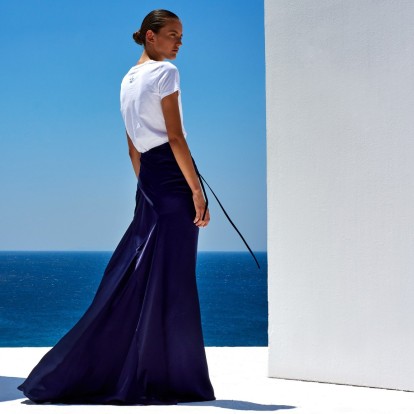 H νέα συλλογή του Άγγελου Μπράτη αποτελεί ωδή στο ελληνικό καλοκαίρι και καταφθάνει για πρώτη φορά στην ανατολική Θεσσαλονίκη 