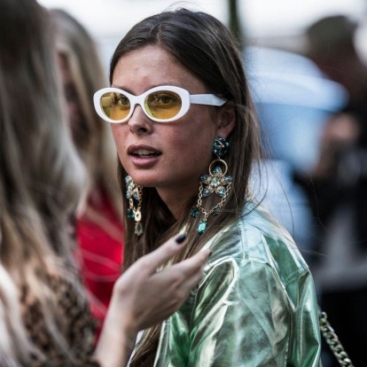 Feel the Sun: Τα γυαλιά ηλίου που θα κάνουν το πρόσωπό σας να φαίνεται πιο λεπτό & με έντονες γωνίες 