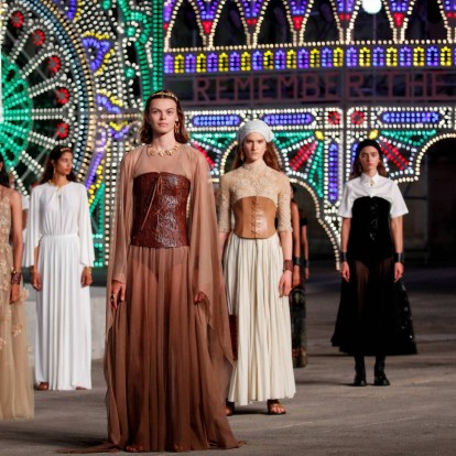 Runway Rewind: Oι μεγάλες αλλαγές που έρχονται στον χώρο της μόδας θα επαναπροσδιορίσουν τις αξίες της; 