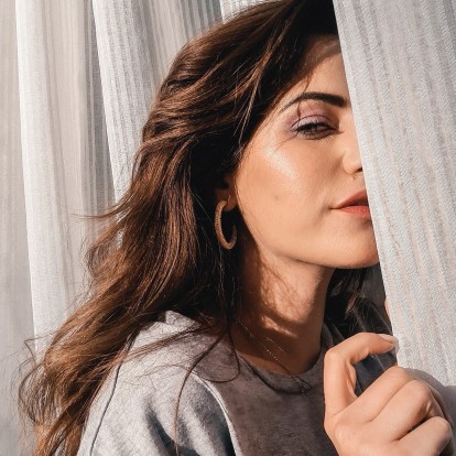 Η beauty expert Σουζάνα Κεγγίτση μας δείχνει πώς να υιοθετήσουμε τις pastel αποχρώσεις σε μανικιούρ και μακιγιάζ 