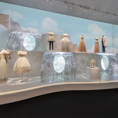 Περιηγηθείτε στην πιο δημοφιλή έκθεση των τελευταίων ετών που ταξιδεύει μέχρι τη Σανγκάη 