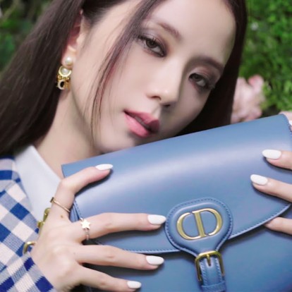 True Elegance: Ποια είναι η φθινοπωρινή τσάντα που θα θέλουμε όλες να αποκτήσουμε 