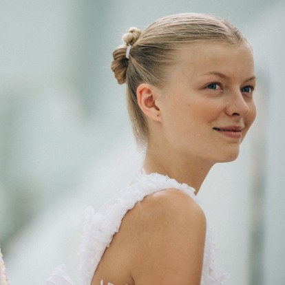 Πώς θα φροντίσετε σωστά τα μαλλιά σας αυτήν την περίοδο 