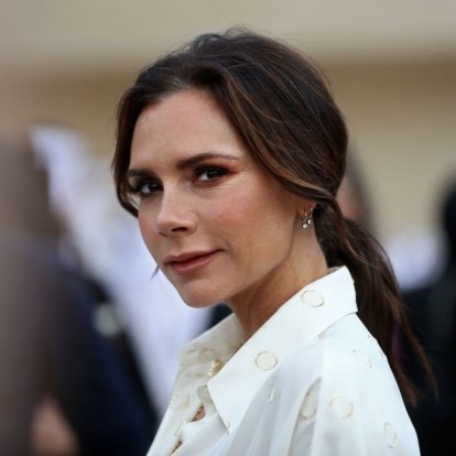 Victoria Beckham: 7 μυστικά που τη διατηρούν λαμπερή στα 47 