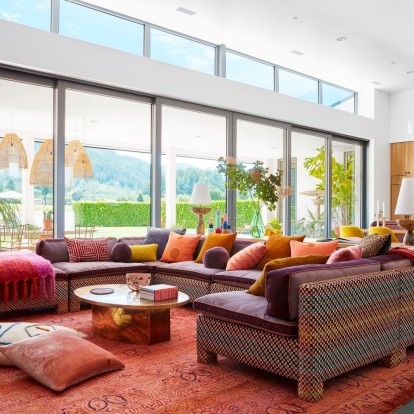 Περιηγηθείτε σε μια πολυτελή pop up colour κατοικία στην ειδυλλιακή California 