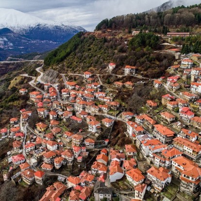 Fall Getaways: Οι απόλυτοι ορεινοί προορισμοί που αξίζει να επισκεφθείτε αυτήν την εποχή 