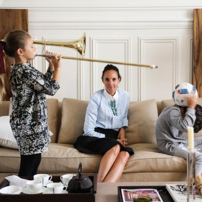 Το διαμέρισμα της Dorothée Boissier στο Παρίσι είναι μια ωδή στην άνεση και την κομψότητα