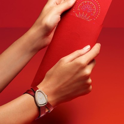 Tα κόκκινα ρολόγια είναι η Νο1 τάση της φετινής σεζόν που θα λατρέψετε & δε θα σταματήσετε να φοράτε 