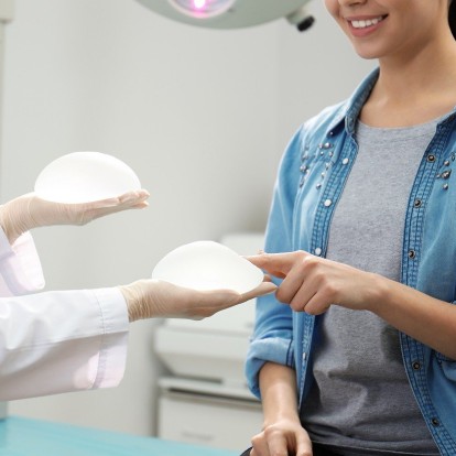 Αυξητική στήθους:  Όλα όσα πρέπει να γνωρίζετε πριν προχωρήσετε σε αυτήν