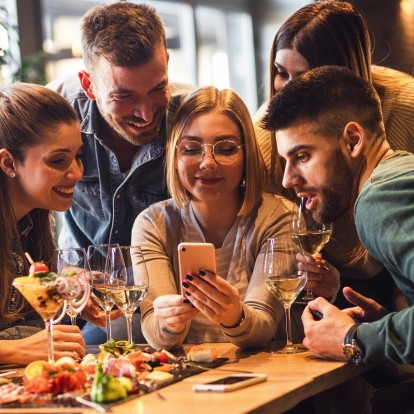 Κυριακάτικο brunch και κοκτέιλς delivery με μερικά κλικς τώρα στην πόρτα σου