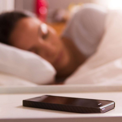 Sleeping Beauties: Οι λόγοι που θα σας πείσουν να απενεργοποιήσετε το κινητό σας τουλάχιστον δύο ώρες πριν κοιμηθείτε