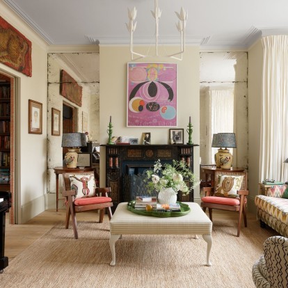 Περιηγηθείτε σε ένα charming διαμέρισμα στην περιοχή Queen's Park στο Λονδίνο 