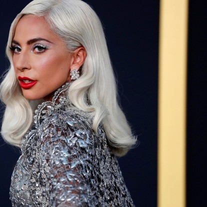 Lady Gaga: Κυκλοφορεί το πρώτο της βιβλίο και μιλάει για τη «μάχη» της με τις ψυχικές διαταραχές 