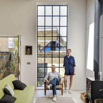 Μια λειτουργική κι ευήλια κατοικία στο Λονδίνο, που ήταν πρώην αποστακτήριο τζιν, θα σας μαγέψει