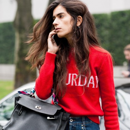 Η Pantone κυκλοφόρησε μια νέα απόχρωση κόκκινου «Period» για να τερματίσει το στίγμα της εμμηνόρροιας