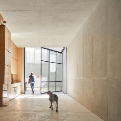 Wood Love: Περιηγηθείτε σε δύο εμβληματικές κατοικίες στο Mexico που πλημμυρίζουν με φυσικό φως 