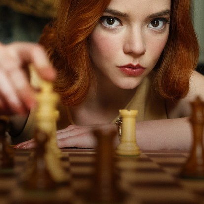 Γιατί το "The Queen’s Gambit" μας έχει κάνει να θέλουμε να μάθουμε τα πάντα για το σκάκι;