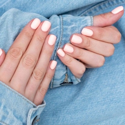 Τέλεια νύχια και στο σπίτι; Αυτά είναι τα nail colours που θα κολακεύσουν τα άκρα σας 
