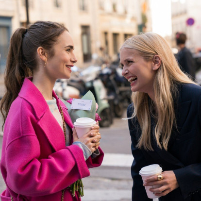 Emily in Paris: Όλα όσα γνωρίζουμε για τη 2η σεζόν της πολυσυζητημένης σειράς μέχρι σήμερα 
