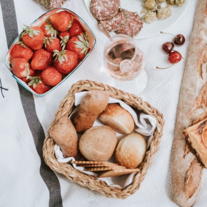 Sparkling Holidays: Γιορτάστε τη σημερινή ημέρα με αγαπημένες γεύσεις από ακαταμάχητους wine συνδυασμούς 