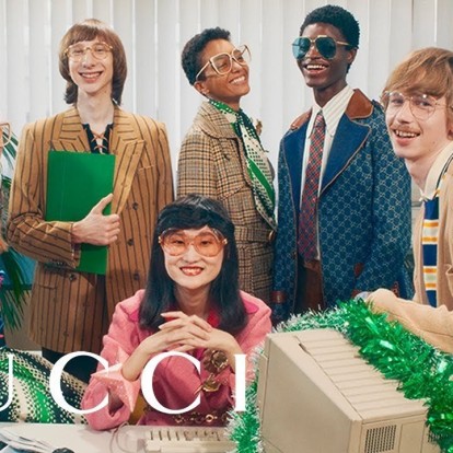 Ο οίκος Gucci μας βάζει σε festive διάθεση με την κυκλοφορία της νέας εορταστικής του καμπάνιας