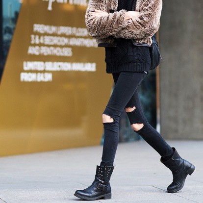 Η απογείωση των black jeans outfits 