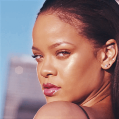 H Rihanna υμνεί τη διαφορετικότητα με την καμπάνια Fenty Beauty 