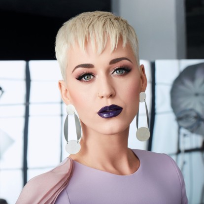 Total makeover για την Covergirl με νέα καμπάνια 